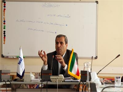 نشست «شیوه‌های فعال‌سازی مخاطبان مجلات بزرگسال رشد»، دی 90