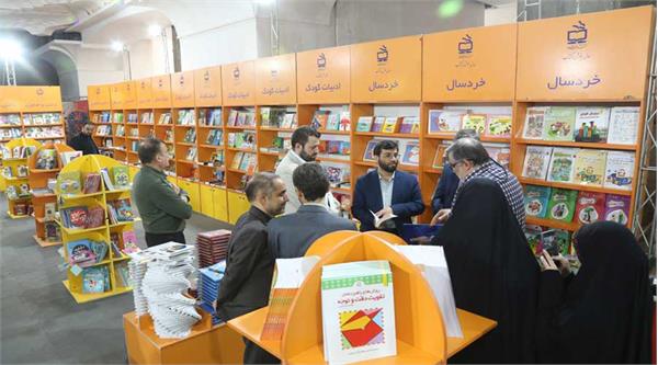 بازدید مدیرکل دفتر انتشارات و فناوری آموزشی از نمایشگاه کتاب تهران