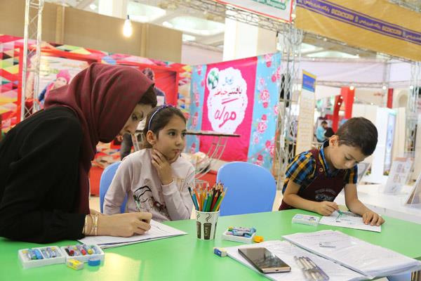 غرفه مجلات رشد در بیست‌و سومین نمایشگاه مطبوعات، آبان ۱۳۹۶