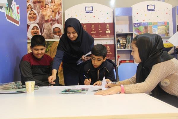 غرفه مجلات رشد در بیست‌ و سومین نمایشگاه مطبوعات، آبان ۱۳۹۶ 38