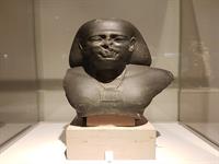 موزه لوور پاریس در تهران: مجسمه نیم تنه عنخ - اف - ان - سخمت