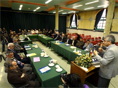 مراسم نکوداشت صدمین شماره رشد آموزش زبان