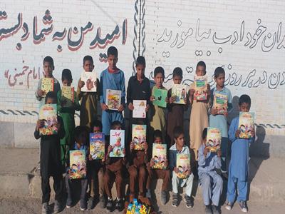 دانش‌آموزان دبستان شهید مجید مختاری هیرمند؛ استان سیستان و بلوچستان