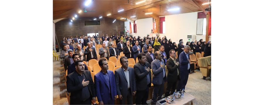 نشست مدیران مدارس شهرستان تنکابن با دست‌اندرکاران مجلات رشد در شهرستان تنکابن