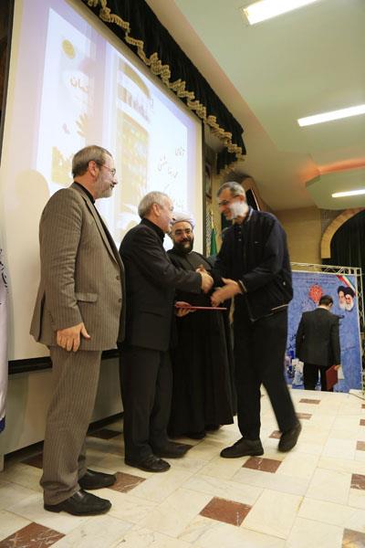 با حضور دکتر علی اصغر فانی، وزیر آموزش و پرورش از ویژه‌نامه‌های پایه‌های سوم و هفتم مجلات رشد تقدیر شد