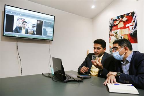 آفتاب دانایی در خانه همسایه
