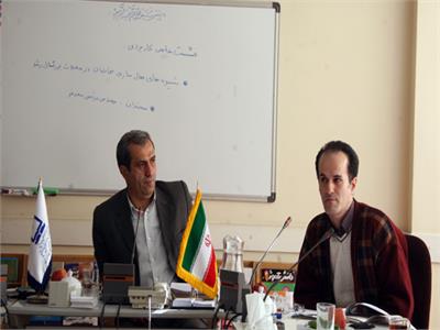 نشست «شیوه‌های فعال‌سازی مخاطبان مجلات بزرگسال رشد»، دی 90