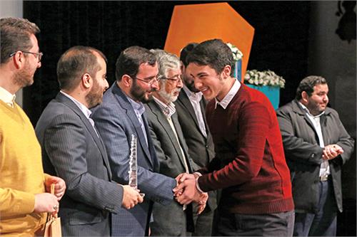 از نردبان بالا می‌روم!