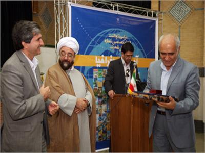 نکوداشت صدمین شماره رشد آموزش جغرافیا