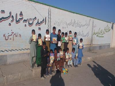 دانش‌آموزان دبستان شهید مجید مختاری هیرمند؛ استان سیستان و بلوچستان
