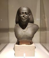 موزه لوور پاریس در تهران: مجسمه نیم تنه عنخ - اف - ان - سخمت