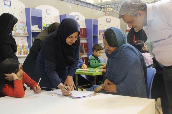 غرفه مجلات رشد در بیست‌ و سومین نمایشگاه مطبوعات، آبان ۱۳۹۶ 21