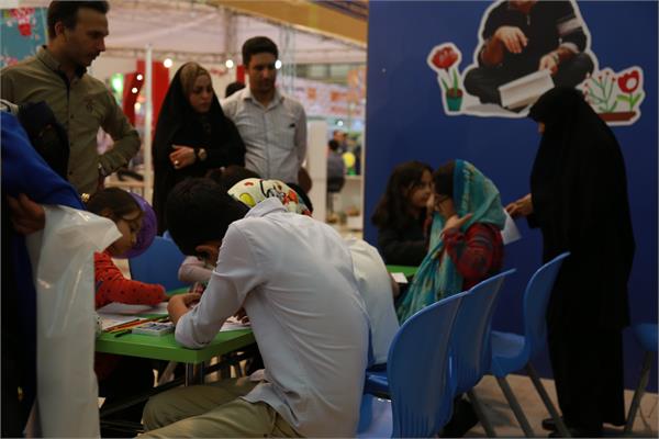 غرفه مجلات رشد در بیست‌و سومین نمایشگاه مطبوعات، آبان ۱۳۹۶