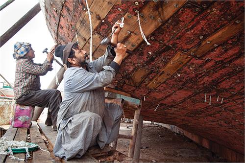 گلافان مشغول کارند