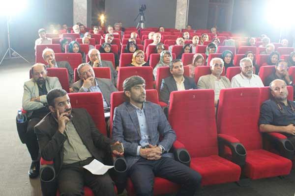 در آستانه پنجاه سالگی