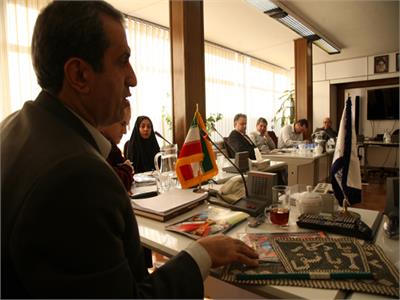 نشست «شیوه‌های فعال‌سازی مخاطبان مجلات بزرگسال رشد»، دی 90