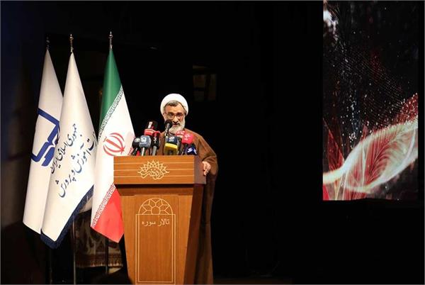 تلاش‌های سازمان پژوهش و برنامه‌ریزی آموزشی در برگزاری مستمر جشنواره کتاب رشد قابل تقدیر است