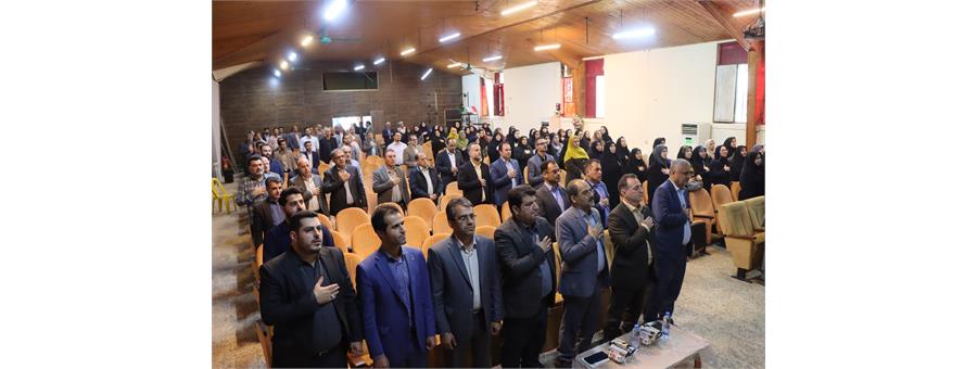 نشست مدیران مدارس شهرستان تنکابن با دست‌اندرکاران مجلات رشد در شهرستان تنکابن