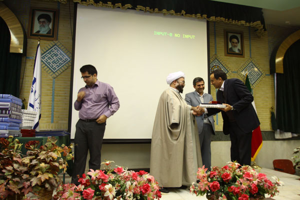 مراسم نکوداشت صدمین شماره رشد آموزش زبان