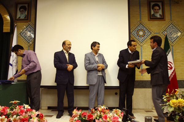 مراسم نکوداشت صدمین شماره رشد آموزش زبان