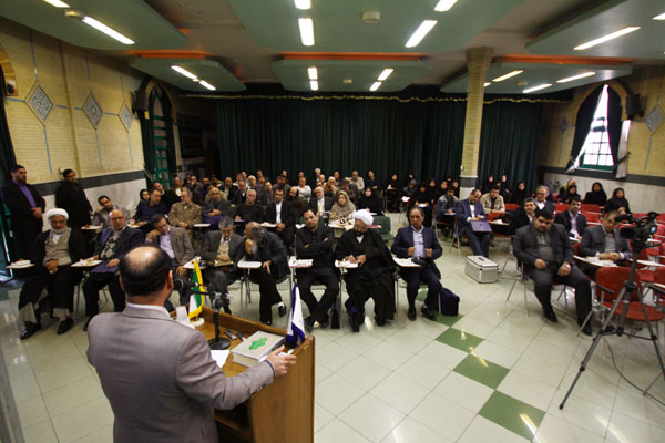 مراسم نکوداشت انتشار صدمین شماره رشد آموزش زبان و ادب فارسی . دی 90