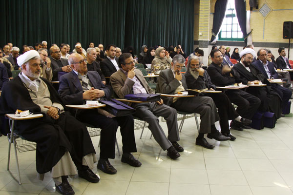 مراسم نکوداشت انتشار صدمین شماره رشد آموزش زبان و ادب فارسی . دی 90