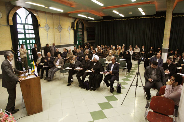 مراسم نکوداشت انتشار صدمین شماره رشد آموزش زبان و ادب فارسی . دی 90