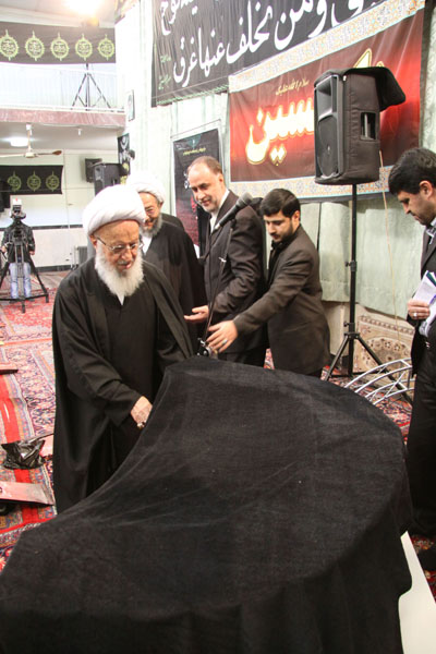 مراسم رونمایی از مجموعه تاریخ امام حسین (ع)