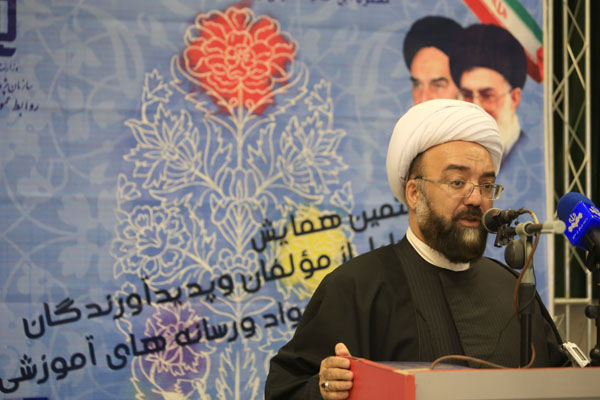 تجلیل از پدیدآورندگان مواد و رسانه‌های آموزشی؛ 18 آبان 92