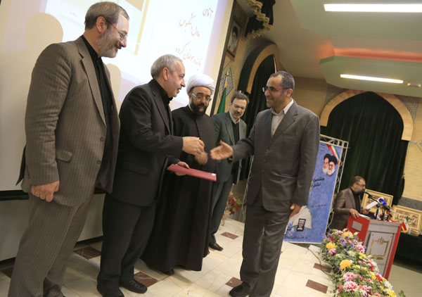 تجلیل از پدیدآورندگان مواد و رسانه‌های آموزشی؛ 18 آبان 92