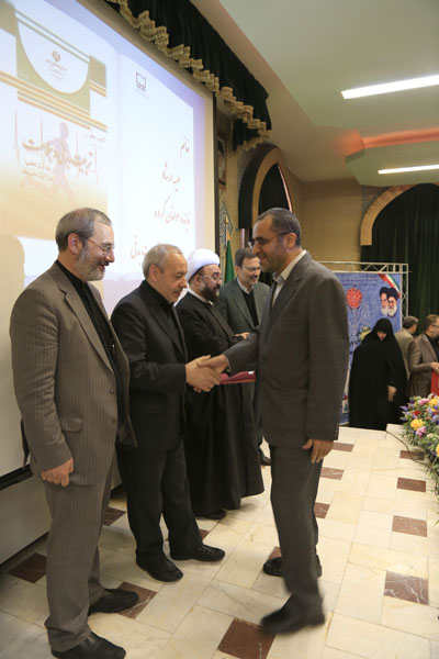 تجلیل از پدیدآورندگان مواد و رسانه‌های آموزشی؛ 18 آبان 92