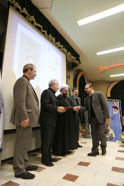 تجلیل از پدیدآورندگان مواد و رسانه‌های آموزشی؛ 18 آبان 92