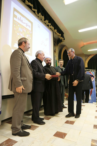 تجلیل از پدیدآورندگان مواد و رسانه‌های آموزشی؛ 18 آبان 92