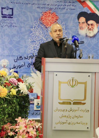 تجلیل از پدیدآورندگان مواد و رسانه‌های آموزشی؛ 18 آبان 92