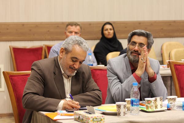 شانزدهمین نشست معاونان و نمایندگان نشریات رشد مناطق و شهرستان‌های استان تهران؛ 16 شهریور 95