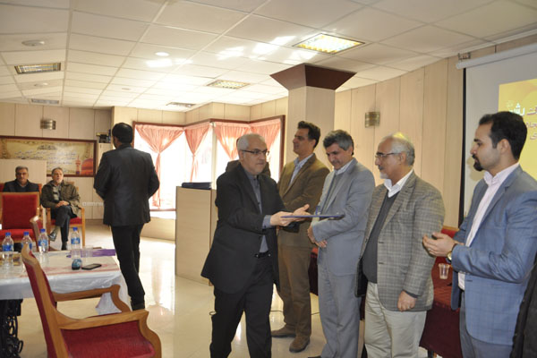 نشست هم‌اندیشی مجلات رشد با نمایندگان استان‌های بوشهر و یزد