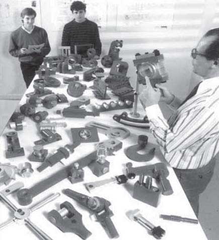 اهمیت مدل‌ ها در آموزش رسم فنی و نقشه ‌کشی اهمیت مدل‌ ها در آموزش رسم فنی و نقشه ‌کشی