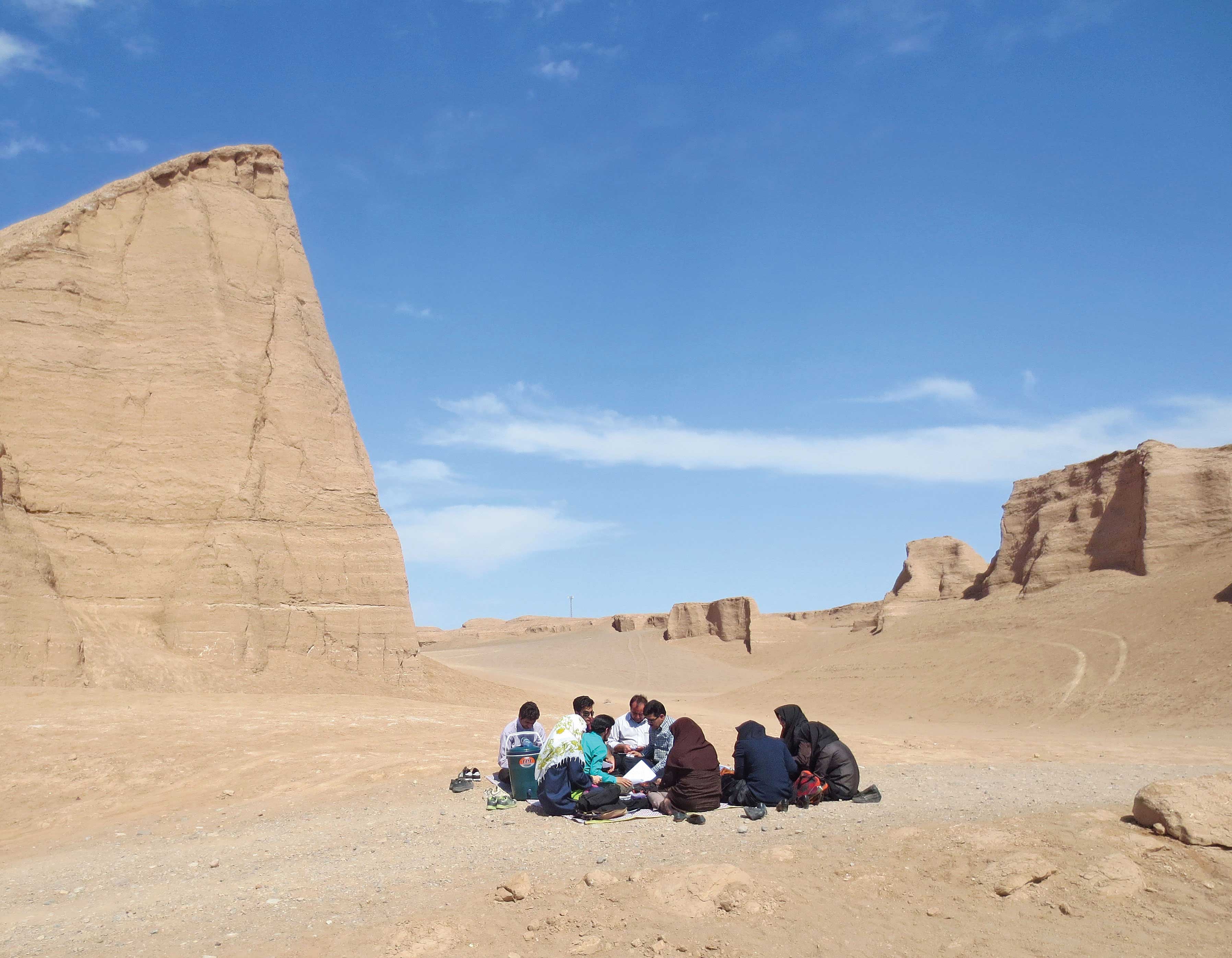 ضمن خدمت به سبکی دیگر