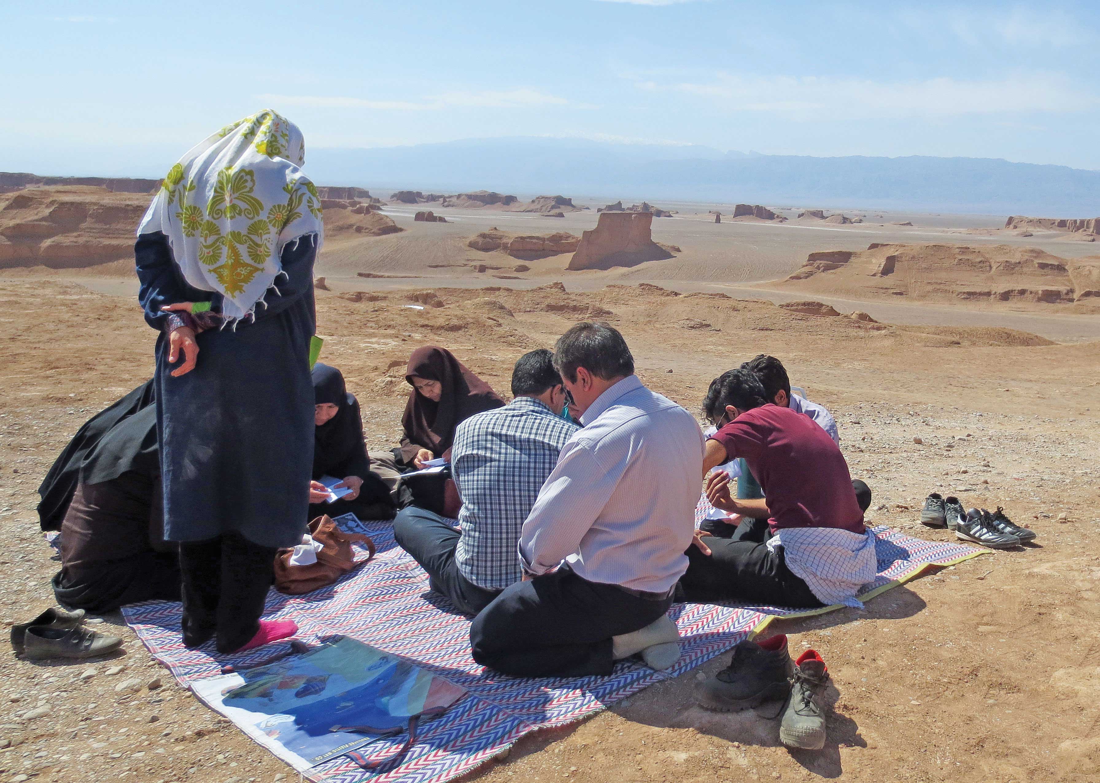 ضمن خدمت به سبکی دیگر