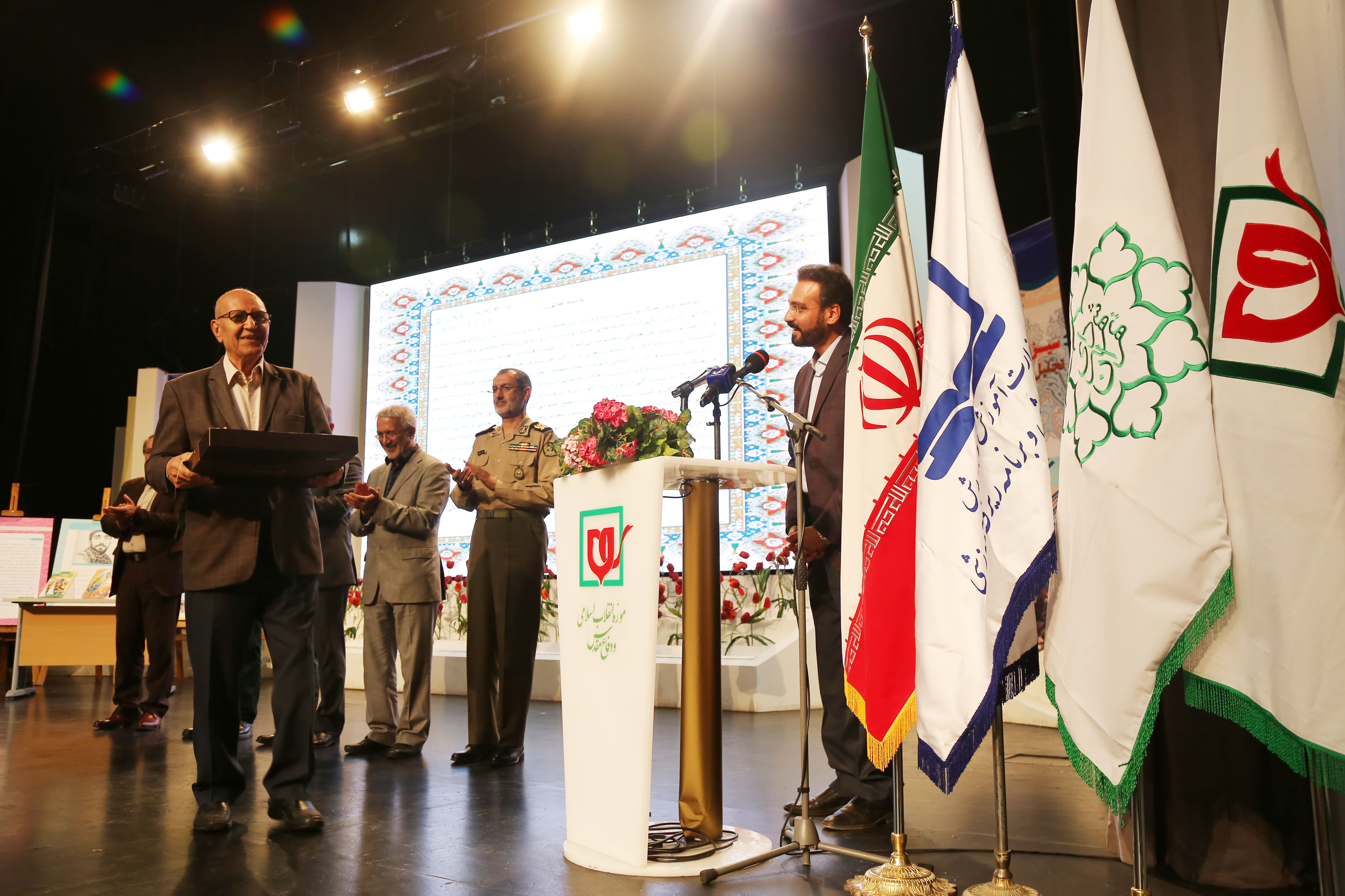 سیزدهمین همایش تجلیل از مؤلفان و پدیدآورندگان مواد و رسانه‌های آموزشی؛ ١٧ مهر ۱۳۹۷