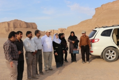 کلاه از سر برداشتیم به احترام کویر