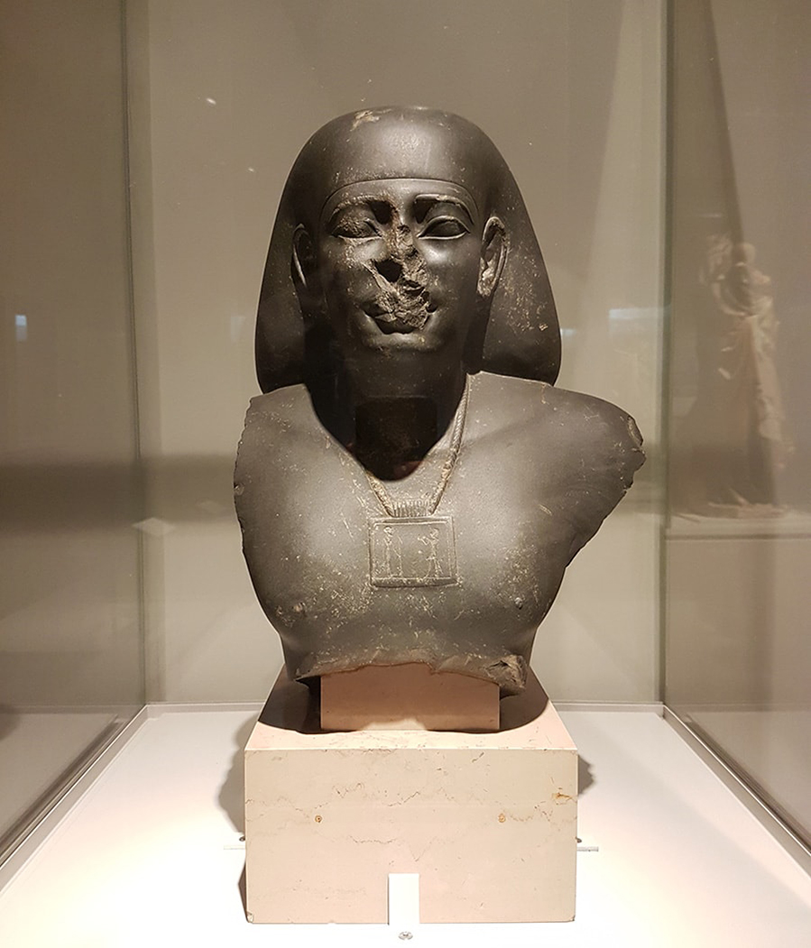 موزه لوور پاریس در تهران: مجسمه نیم تنه عنخ - اف - ان - سخمت