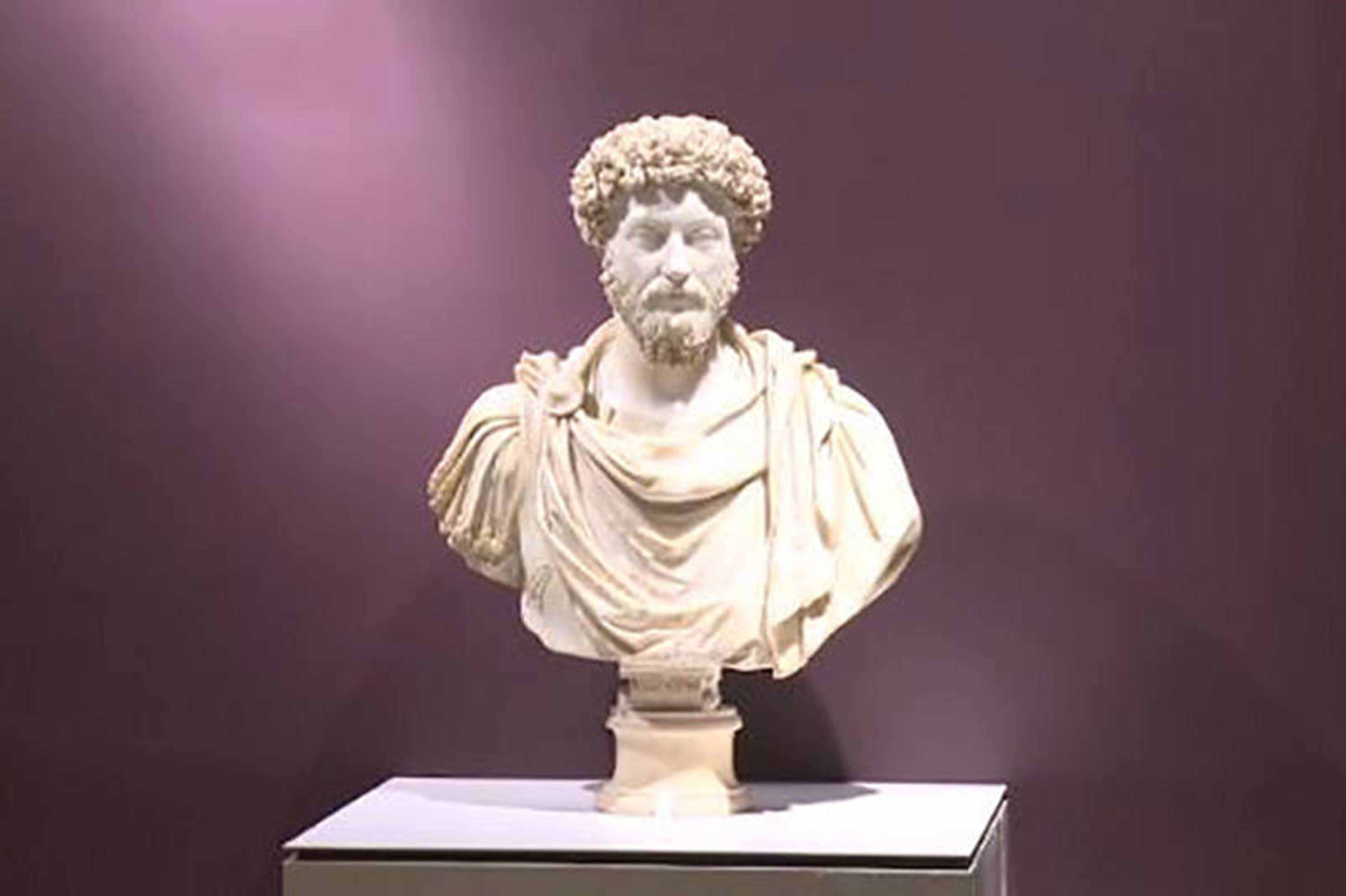 موزه لوور پاریس در تهران: مجسمه نیم تنه مارکس اورلیوس