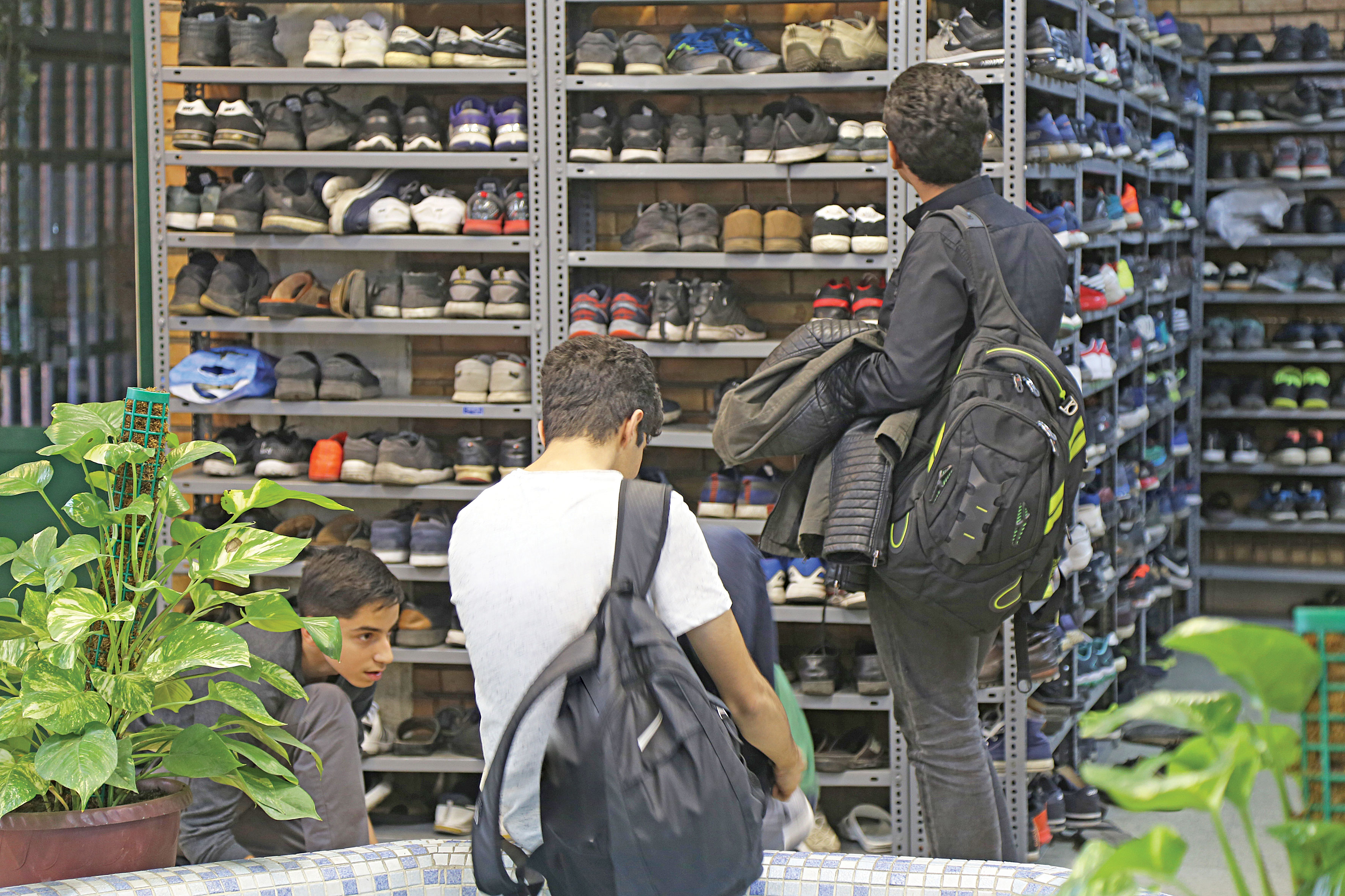 مدرسه در دست بچه ها