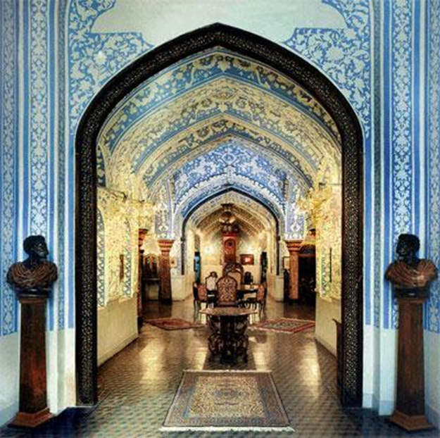 نخستین مرکز رسمی آموزش هنرهای سنتی در دوره معاصر