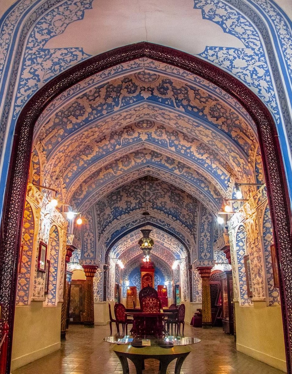 نخستین مرکز رسمی آموزش هنرهای سنتی در دوره معاصر