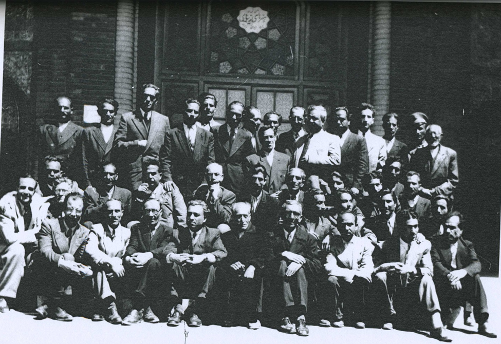 نخستین مرکز رسمی آموزش هنرهای سنتی در دوره معاصر