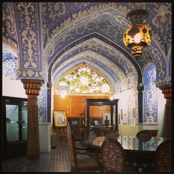 نخستین مرکز رسمی آموزش هنرهای سنتی در دوره معاصر