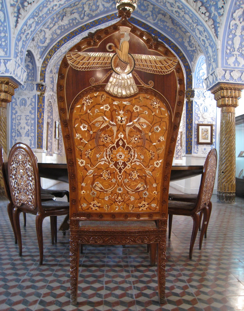 نخستین مرکز رسمی آموزش هنرهای سنتی در دوره معاصر