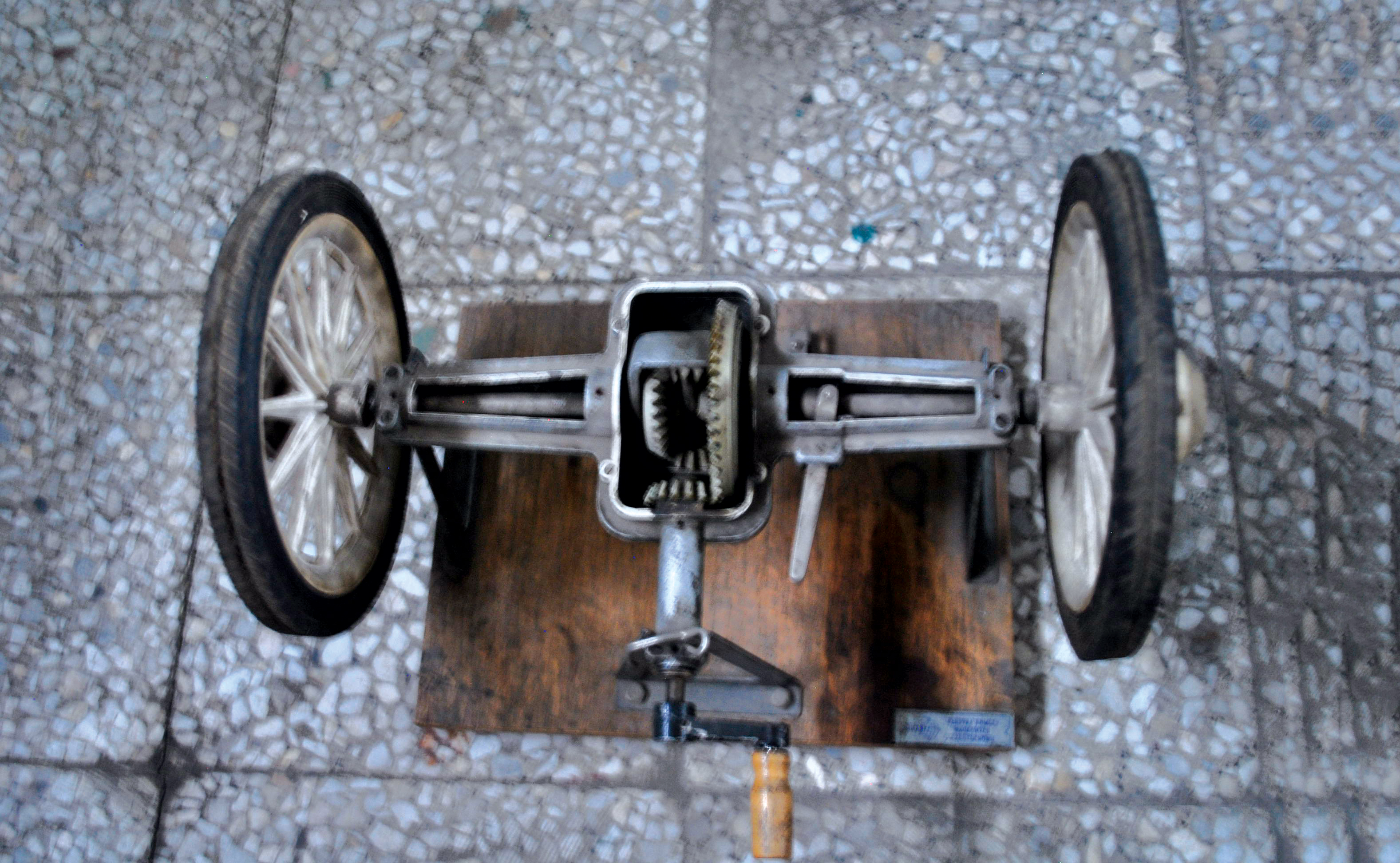 دنیایی که هست اما نیست